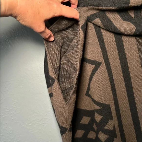 W118 by Walter Baker, geo print, zipper, hooded, oversized, poncho, size M/L - Picture 6 of 11